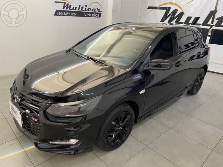 CHEVROLET - ONIX 1.0 HATCH RS 12V TURBO 4P AUTOMÁTICO - 2022/2023 - PRETA - R$ 86.900,00