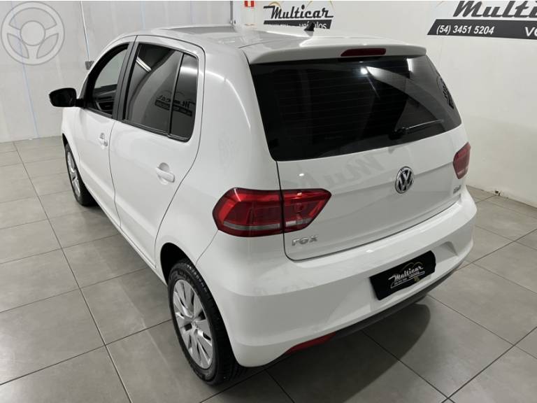 VOLKSWAGEN - FOX 1.6 MSI TRENDLINE 8V FLEX 4P MANUAL - 2016/2016 - BRANCA - R$ 51.900,00