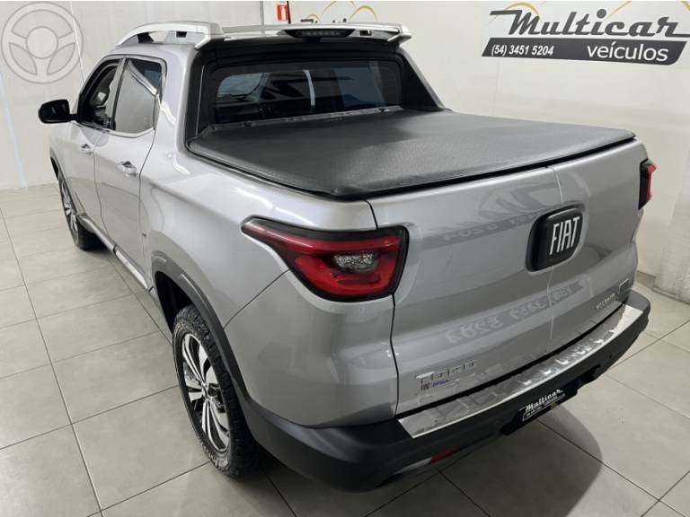 FIAT - TORO 2.0 16V TURBO DIESEL VOLCANO AT9 4X4 AUTOMÁTICO - 2024/2024 - PRATA - R$ 159.900,00