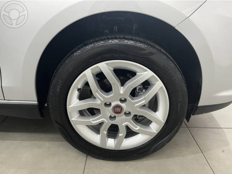 FIAT - GRAND SIENA 1.6 MPI ESSENCE 16V FLEX 4P AUTOMATIZADO - 2015/2015 - PRATA - R$ 41.000,00