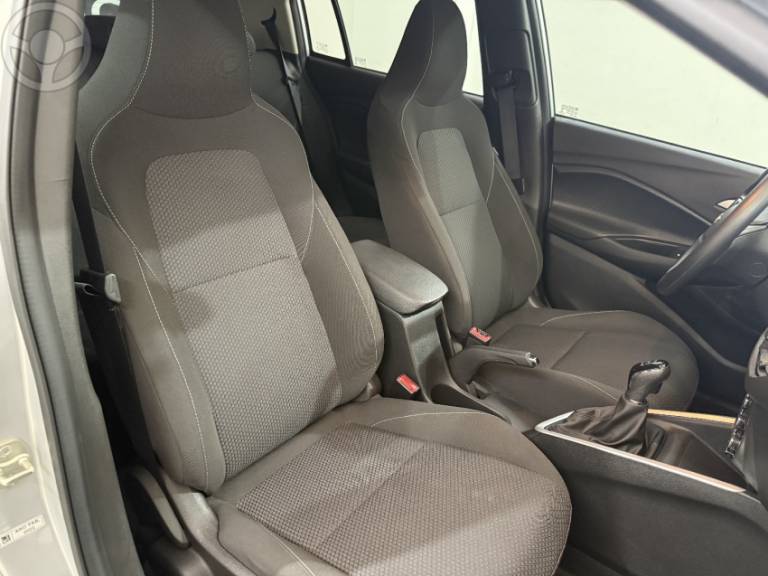 CHEVROLET - ONIX 1.0 LTZ 12V TURBO FLEX 4P MANUAL - 2022/2023 - PRATA - R$ 81.900,00