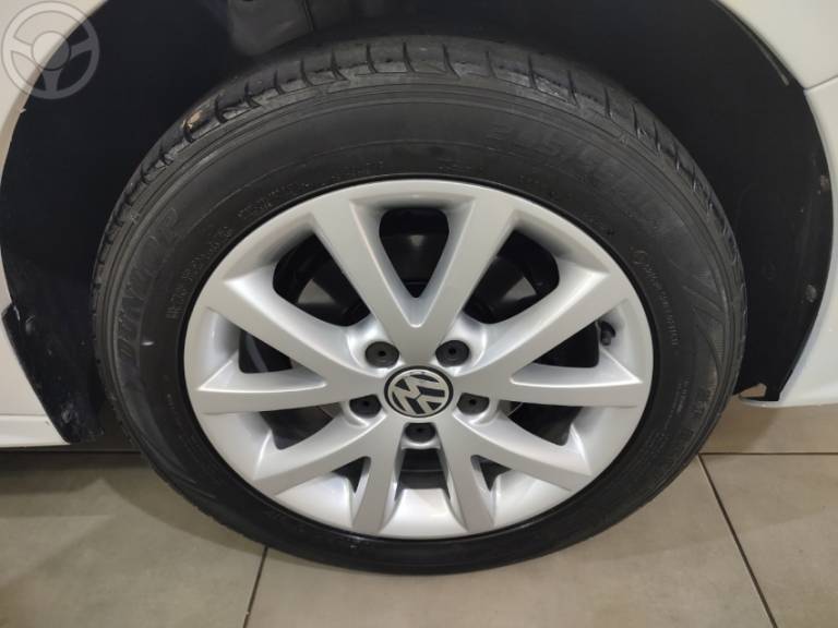 VOLKSWAGEN - JETTA 2.0 TRENDLINE FLEX 4P TIPTRONIC - 2015/2016 - BRANCA - R$ 71.900,00