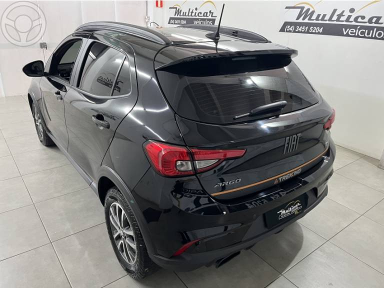 FIAT - ARGO 1.3 V8 TREKKING FLEX 4P AUTOMÁTICO - 2022/2023 - PRETA - R$ 84.900,00