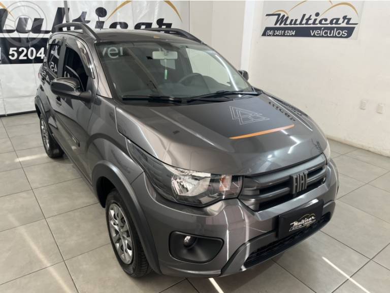 FIAT - MOBI 1.0 TREKKING 8V FLEX 4P MANUAL - 2023/2024 - CINZA - R$ 63.900,00
