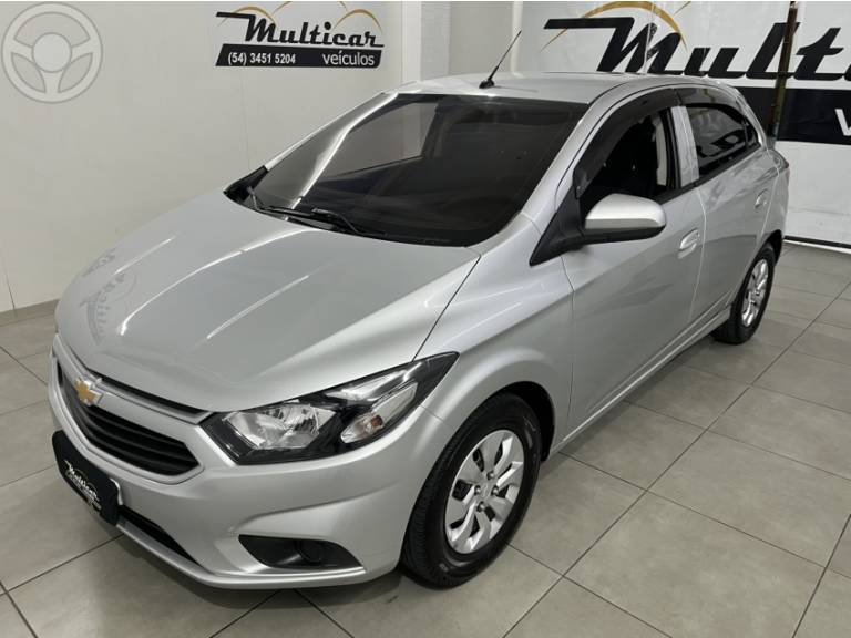 CHEVROLET - ONIX 1.0 MPFI LT 8V FLEX 4P MANUAL - 2017/2018 - PRATA - R$ 53.900,00