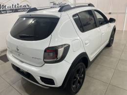 RENAULT - SANDERO 1.6 STEPWAY 16V FLEX 4P MANUAL - 2017/2018 - BRANCA - R$ 53.900,00