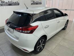 TOYOTA - YARIS 1.5 XLS FLEX 4P AUTOMÁTICO - 2018/2019 - BRANCA - R$ 82.900,00