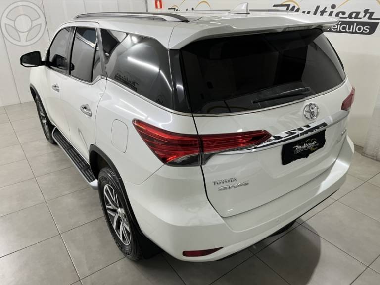 TOYOTA - HILUX SW4 2.8 SRX 4X4 16V TURBO INTERCOOLER DIESEL 4P AUTOMÁTICO - 2017/2017 - BRANCA - R$ 214.000,00