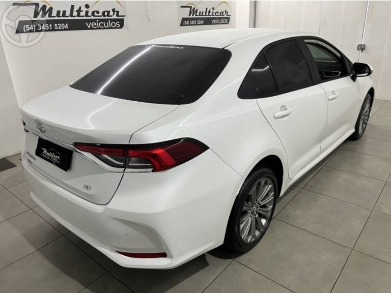 TOYOTA - COROLLA 2.0 XEI 16V FLEX 4P AUTOMÁTICO - 2022/2023 - BRANCA - R$ 133.900,00