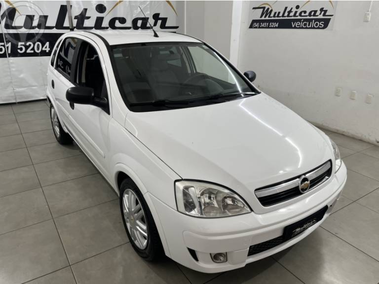 CHEVROLET - CORSA 1.4 MPFI MAXX 8V FLEX 4P MANUAL - 2011/2012 - BRANCA - R$ 34.900,00