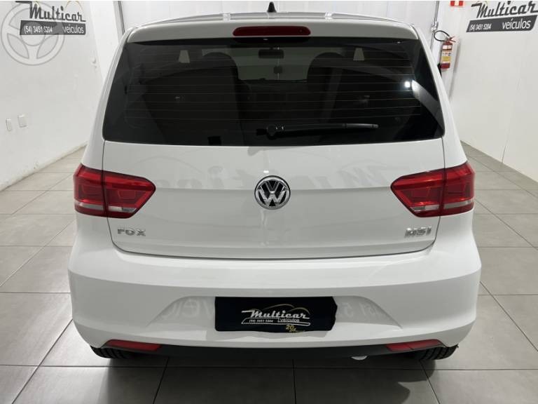 VOLKSWAGEN - FOX 1.6 MSI TRENDLINE 8V FLEX 4P MANUAL - 2016/2016 - BRANCA - R$ 51.900,00