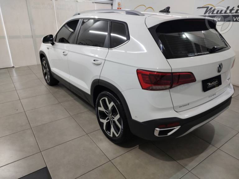 VOLKSWAGEN - TAOS 1.4 16V HIGHLINE TSI FLEX 4P AUTOMÁTICO - 2024/2024 - BRANCA - R$ 174.000,00