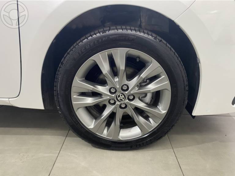 TOYOTA - COROLLA 2.0 XEI 16V FLEX 4P AUTOMÁTICO - 2018/2019 - BRANCA - R$ 107.500,00