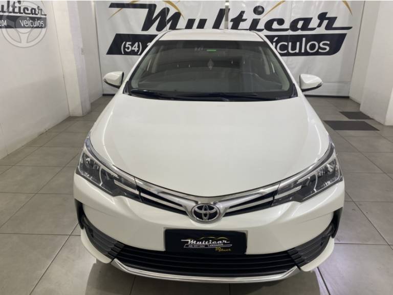 TOYOTA - COROLLA 2.0 XEI 16V FLEX 4P AUTOMÁTICO - 2018/2019 - BRANCA - R$ 107.500,00