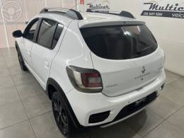 RENAULT - SANDERO 1.6 STEPWAY 16V FLEX 4P MANUAL - 2017/2018 - BRANCA - R$ 53.900,00