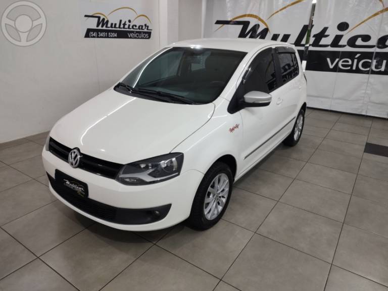 VOLKSWAGEN - FOX 1.6 MI ROCK IN RIO 8V FLEX 4P MANUAL - 2013/2014 - BRANCA - R$ 45.500,00