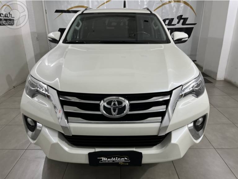 TOYOTA - HILUX SW4 2.8 SRX 4X4 16V TURBO INTERCOOLER DIESEL 4P AUTOMÁTICO - 2017/2017 - BRANCA - R$ 214.000,00