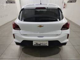 CHEVROLET - ONIX 1.0 LT 12V FLEX 4P MANUAL - 2022/2023 - BRANCA - R$ 73.900,00