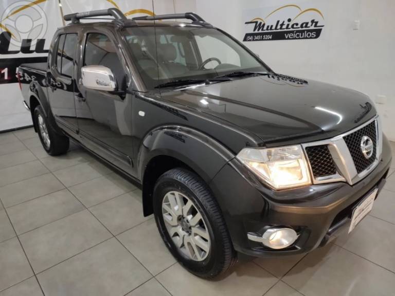 NISSAN - FRONTIER 2.5 SL 4X4 CD TURBO ELETRONIC DIESEL 4P AUTOMÁTICO - 2014/2015 - PRETA - R$ 109.900,00