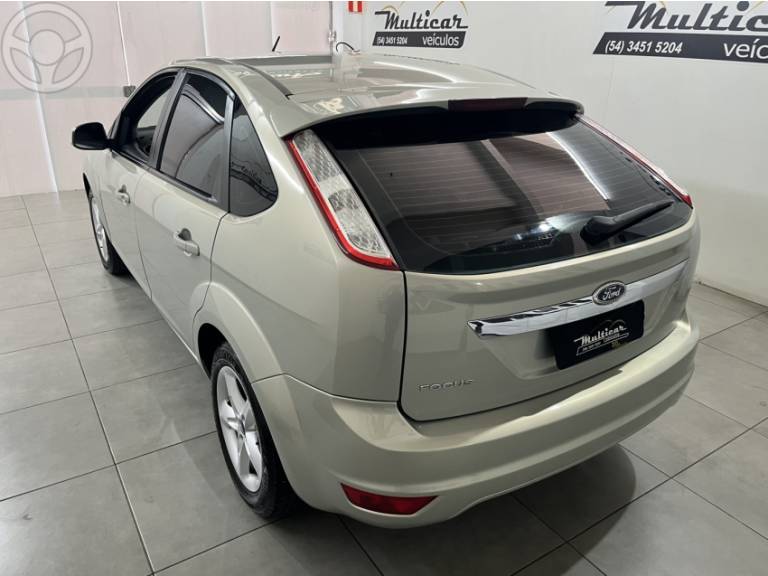 FORD - FOCUS 1.6 GLX 16V FLEX 4P MANUAL - 2011/2012 - PRATA - R$ 44.500,00