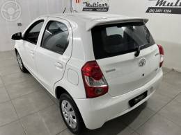 TOYOTA - ETIOS 1.3 X 16V FLEX 4P MANUAL - 2016/2017 - BRANCA - R$ 53.900,00