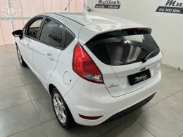 FORD - FIESTA 1.6 SE HATCH 16V FLEX 4P AUTOMÁTICO - 2015/2016 - BRANCA - R$ 54.500,00