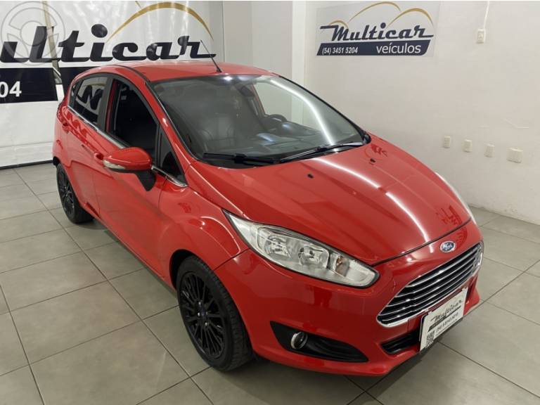 FORD - FIESTA 1.6 TITANIUM HATCH 16V FLEX 4P AUTOMÁTICO - 2013/2014 - VERMELHA - R$ 46.900,00