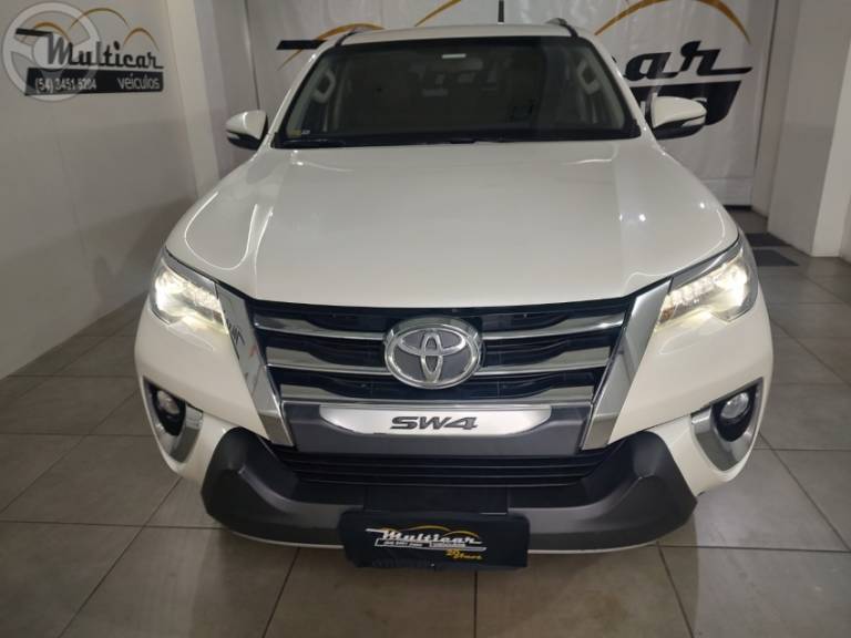 TOYOTA - HILUX SW4 2.8 SRX 4X4 16V TURBO INTERCOOLER DIESEL 4P AUTOMÁTICO - 2016/2017 - BRANCA - R$ 215.000,00