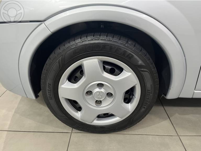 CHEVROLET - CORSA 1.4 MPFI PREMIUM 8V FLEX 4P MANUAL - 2009/2010 - PRATA - R$ 32.500,00