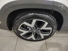 VOLKSWAGEN - TAOS 1.4 16V HIGHLINE TSI FLEX 4P AUTOMÁTICO - 2024/2024 - BRANCA - R$ 174.000,00