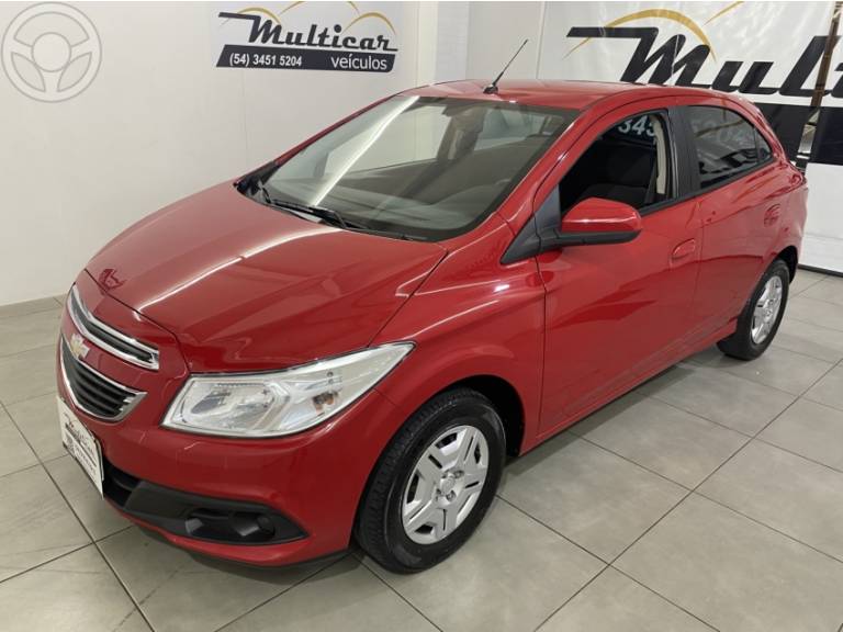 CHEVROLET - ONIX 1.0 LT 12V FLEX 4P MANUAL - 2013/2013 - VERMELHA - R$ 43.900,00