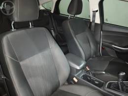 FORD - FOCUS 1.6 SE PLUS 16V FLEX 4P MANUAL - 2018/2018 - BRANCA - R$ 72.900,00