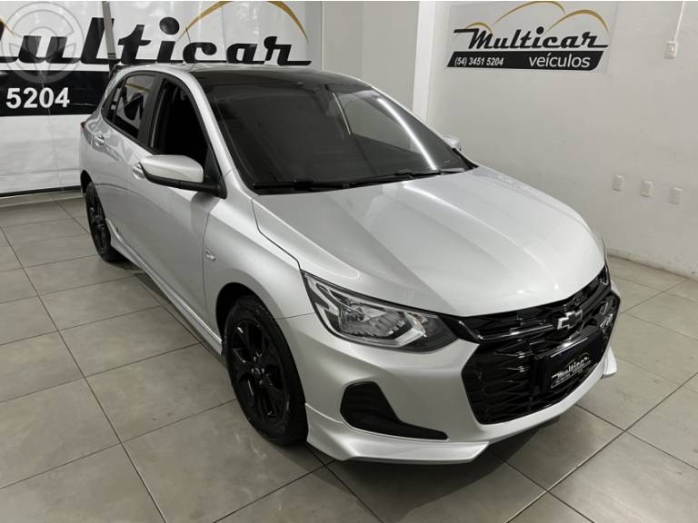 CHEVROLET - ONIX 1.0 LT 12V FLEX 4P MANUAL - 2021/2021 - PRATA - R$ 73.500,00