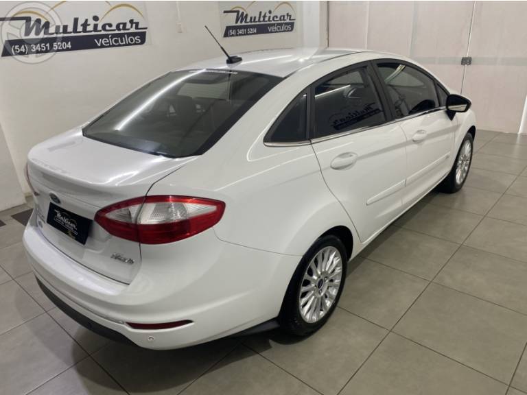 FORD - FIESTA 1.6 TITANIUM SEDAN 16V FLEX 4P AUTOMÁTICO - 2014/2015 - BRANCA - R$ 49.900,00