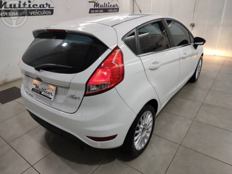 FORD - FIESTA 1.6 TITANIUM HATCH 16V FLEX 4P AUTOMÁTICO - 2014/2014 - BRANCA - R$ 46.900,00