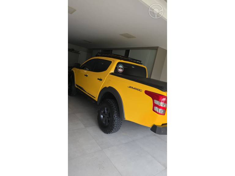 MITSUBISHI - L200 TRITON 2.4 GLS SAVANA 4X4 DIESEL 4P AUTOMÁTICO - 2022/2023 - AMARELA - R$ 155.000,00