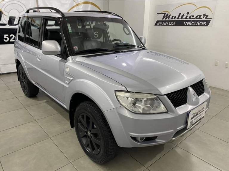 MITSUBISHI - PAJERO TR4 2.0 4X4 16V FLEX 4P MANUAL - 2010/2011 - PRATA - R$ 58.500,00