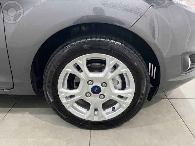 FORD - FIESTA 1.6 SE SEDAN 16V FLEX 4P MANUAL - 2014/2015 - CINZA - R$ 45.500,00