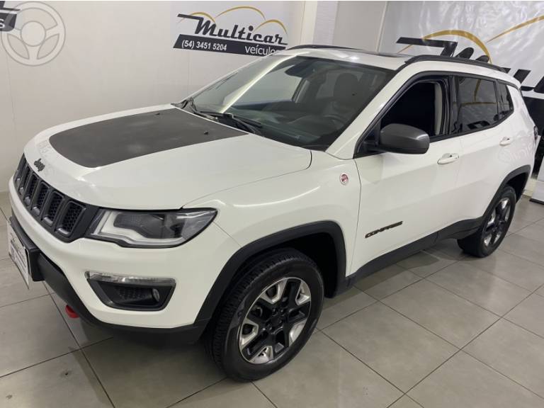 JEEP - COMPASS 2.0 16V DIESEL TRAILHAWK 4X4 AUTOMÁTICO - 2018/2018 - BRANCA - R$ 108.900,00