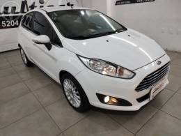 FORD - FIESTA 1.6 TITANIUM HATCH 16V FLEX 4P AUTOMÁTICO - 2015/2016 - BRANCA - R$ 55.900,00