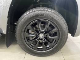 VOLKSWAGEN - AMAROK 2.0 4X4 TDI COMFORTILINE CD DIESEL 4P AUTOMÁTICO - 2021/2022 - CINZA - R$ 157.900,00