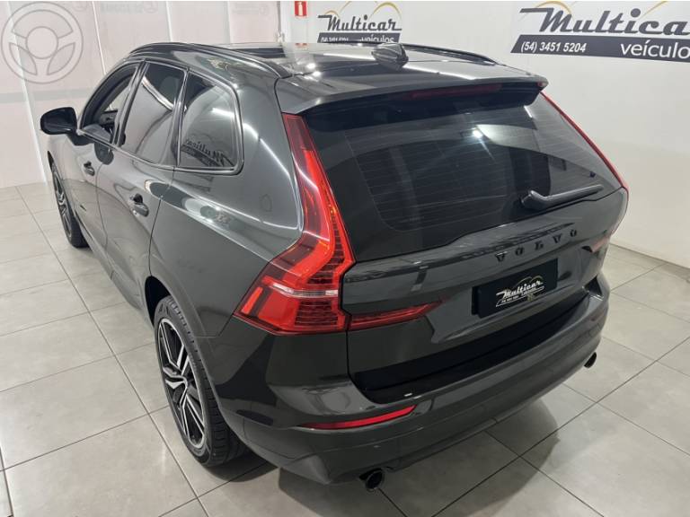 VOLVO - XC60 2.0 D5 MOMENTUM AWD DIESEL 4P AUTOMÁTICO - 2018/2019 - CINZA - R$ 159.900,00