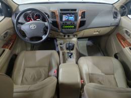 TOYOTA - HILUX SW4 3.0 SRV 4X4 7 LUGARES 16V TURBO INTERCOOLER DIESEL 4P AUTOMÁTICO - 2010/2011 - BRANCA - R$ 117.900,00