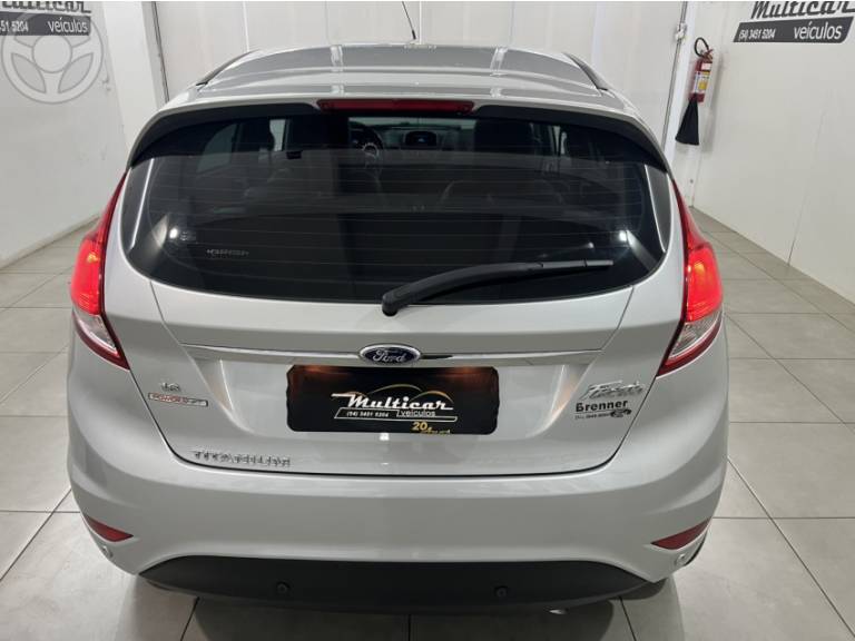 FORD - FIESTA 1.6 TITANIUM HATCH 16V FLEX 4P AUTOMÁTICO - 2014/2015 - PRATA - R$ 48.900,00