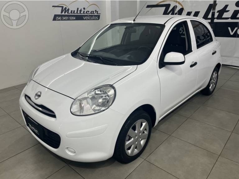 NISSAN - MARCH 1.0 S 16V FLEX 4P MANUAL - 2012/2013 - BRANCA - R$ 36.900,00