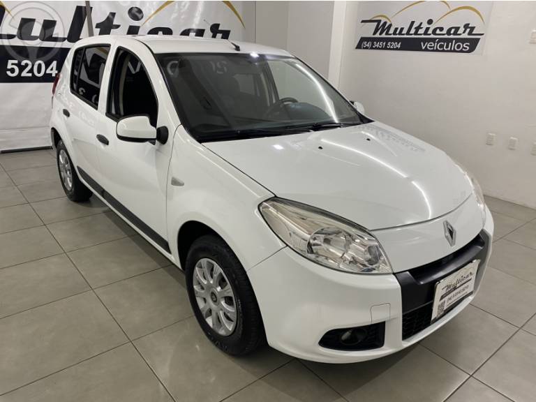 RENAULT - SANDERO 1.0 EXPRESSION 16V FLEX 4P MANUAL - 2013/2013 - BRANCA - R$ 32.500,00