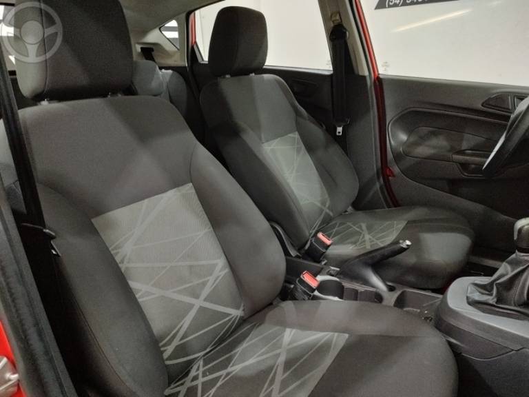 FORD - FIESTA 1.5 S HATCH 16V FLEX 4P MANUAL - 2013/2014 - VERMELHA - R$ 43.900,00
