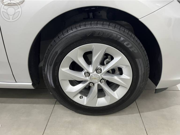 CHEVROLET - ONIX 1.0 LTZ 8V TURBO FLEX 4P AUTOMÁTICO - 2019/2020 - PRATA - R$ 74.500,00