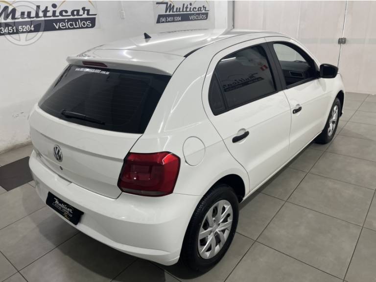 VOLKSWAGEN - GOL 1.0 12V MPI TOTALFLEX 4P MANUAL - 2019/2019 - BRANCA - R$ 41.900,00