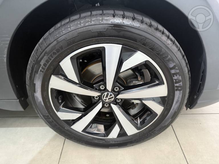 VOLKSWAGEN - NIVUS 1.0 TSI HIGHLINE FLEX 4P AUTOMÁTICO - 2022/2022 - CINZA - R$ 111.900,00